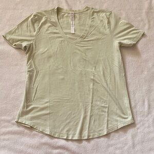 Lululemon Love V Neck Tee. Size 8.